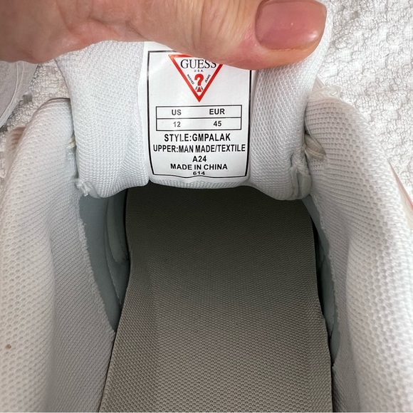 NWOT. GUESS Men's Palak Sneaker - Picture 4 of 9